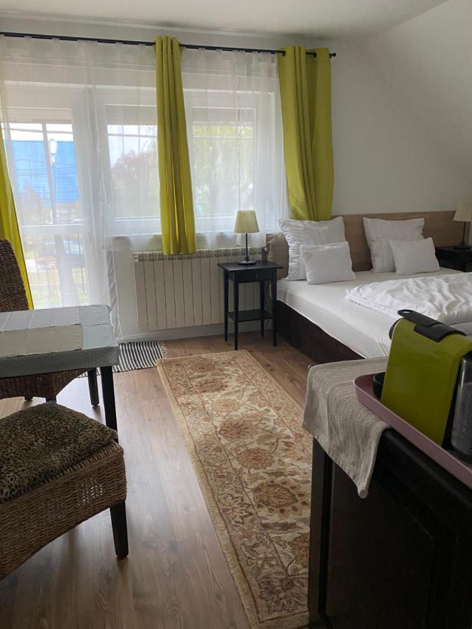 Helga Vendeghaz Otel Budaörs Dış mekan fotoğraf